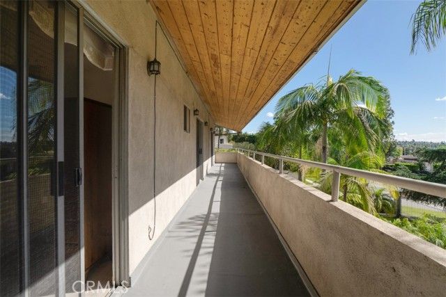 2205 N Catalina Street, Los Angeles, CA 90027