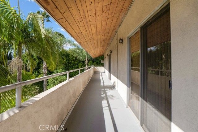 2205 N Catalina Street, Los Angeles, CA 90027