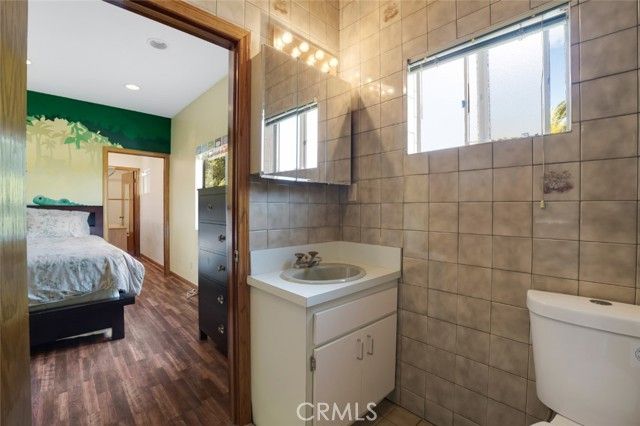 2205 N Catalina Street, Los Angeles, CA 90027