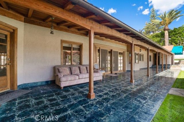 2205 N Catalina Street, Los Angeles, CA 90027