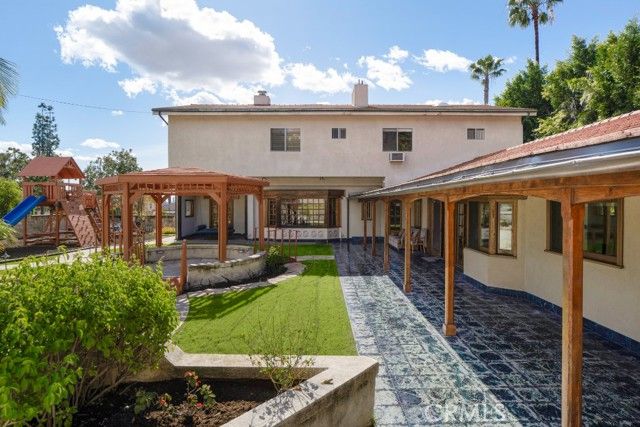 2205 N Catalina Street, Los Angeles, CA 90027