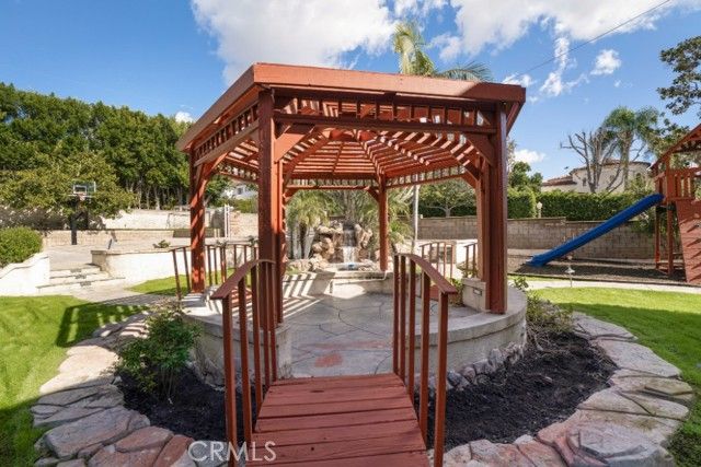 2205 N Catalina Street, Los Angeles, CA 90027