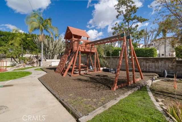 2205 N Catalina Street, Los Angeles, CA 90027