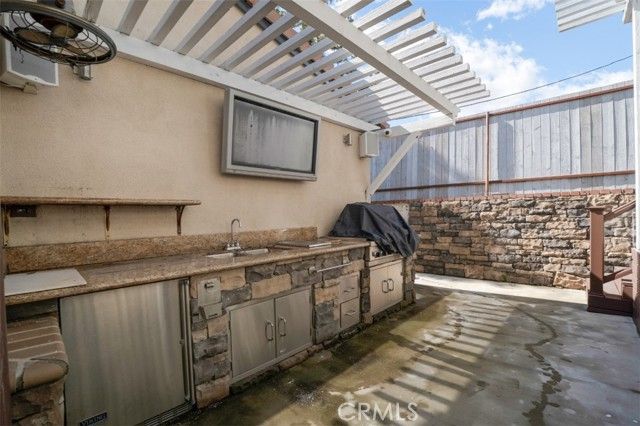 2205 N Catalina Street, Los Angeles, CA 90027