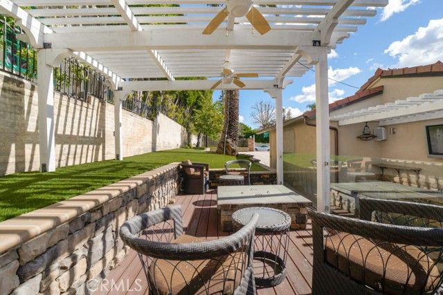 2205 N Catalina Street, Los Angeles, CA 90027