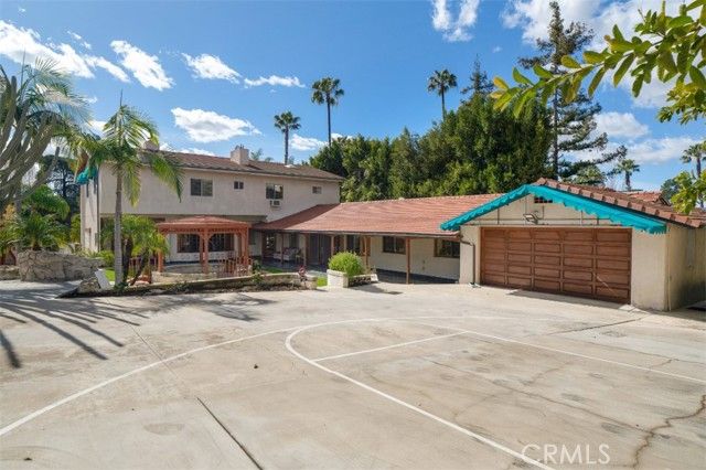 2205 N Catalina Street, Los Angeles, CA 90027