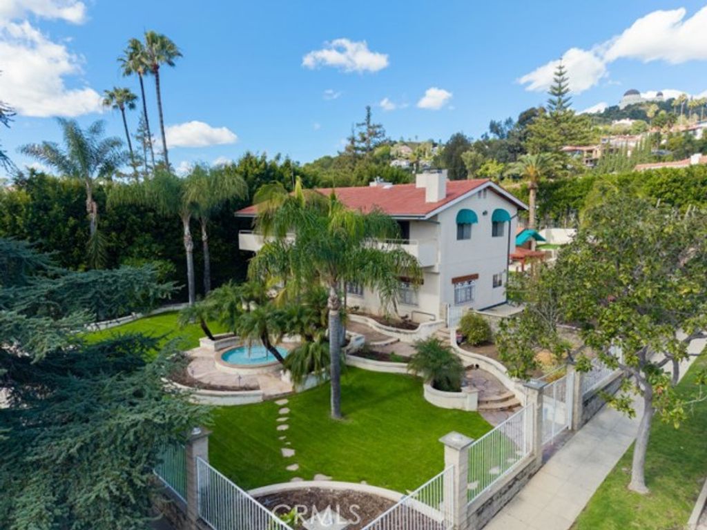 2205 N Catalina Street, Los Angeles, CA 90027