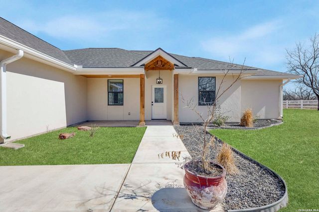 16282 fm 472, Bigfoot, TX 78005