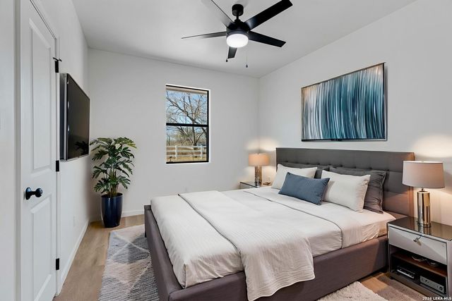 16282 fm 472, Bigfoot, TX 78005