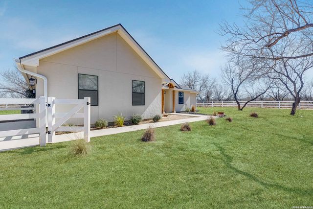 16282 fm 472, Bigfoot, TX 78005