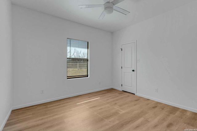 16282 fm 472, Bigfoot, TX 78005