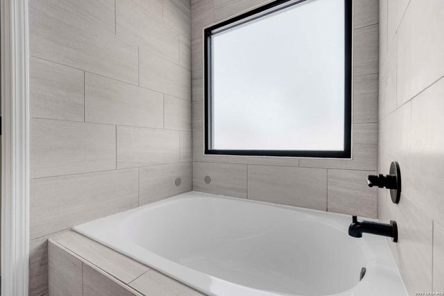 16282 fm 472, Bigfoot, TX 78005