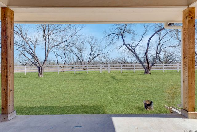 16282 fm 472, Bigfoot, TX 78005