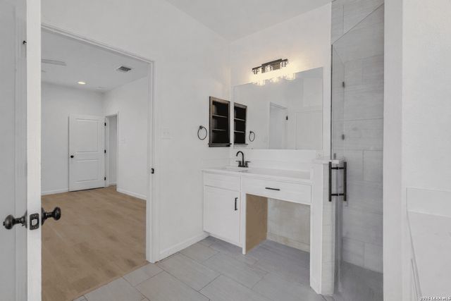 16282 fm 472, Bigfoot, TX 78005