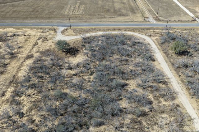 16282 fm 472, Bigfoot, TX 78005