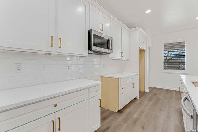 16282 fm 472, Bigfoot, TX 78005