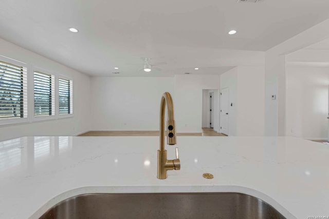 16282 fm 472, Bigfoot, TX 78005