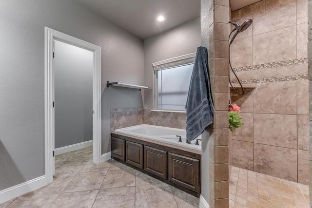 12192 Lost Oak Drive, Bentonville, AR 72712