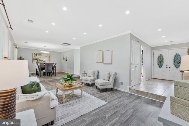 1526 LAUREL HILL RD, Vienna, VA 22182
