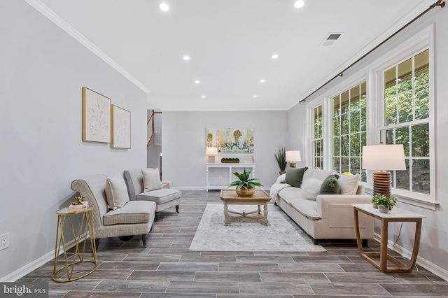 1526 LAUREL HILL RD, Vienna, VA 22182
