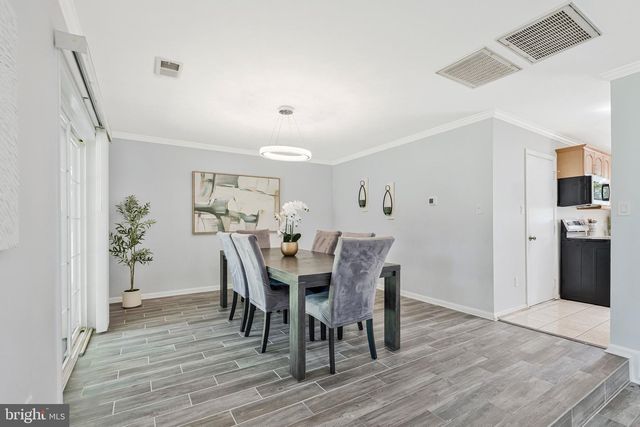 1526 LAUREL HILL RD, Vienna, VA 22182