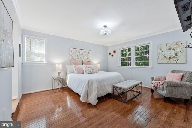 1526 LAUREL HILL RD, Vienna, VA 22182