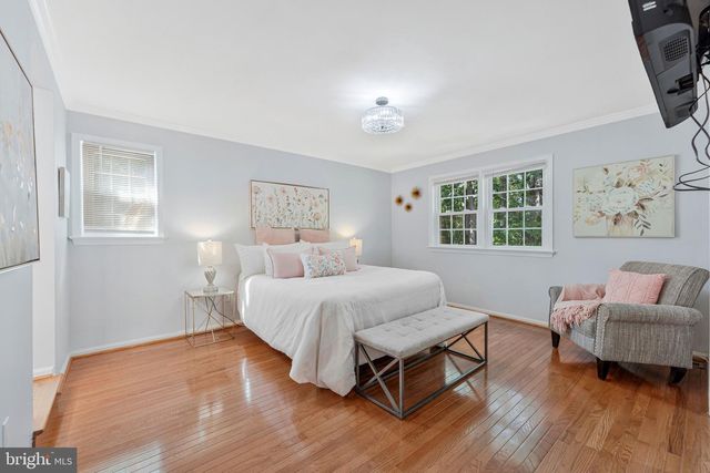 1526 LAUREL HILL RD, Vienna, VA 22182