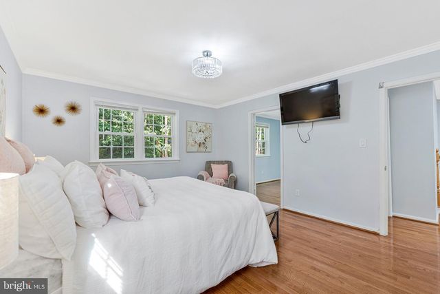 1526 LAUREL HILL RD, Vienna, VA 22182