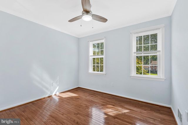 1526 LAUREL HILL RD, Vienna, VA 22182