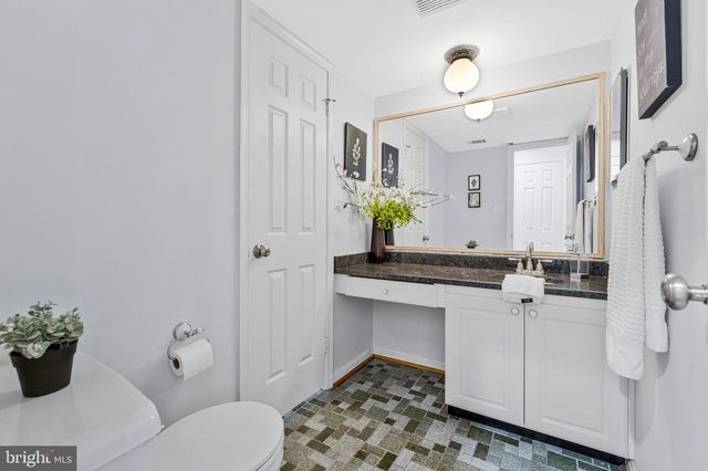 1526 LAUREL HILL RD, Vienna, VA 22182