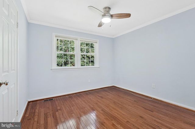 1526 LAUREL HILL RD, Vienna, VA 22182