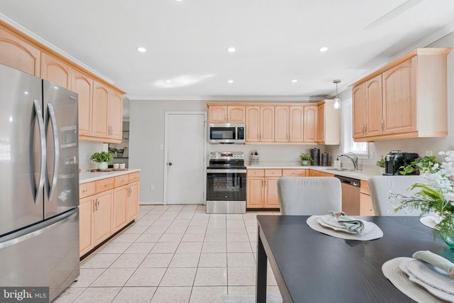 1526 LAUREL HILL RD, Vienna, VA 22182