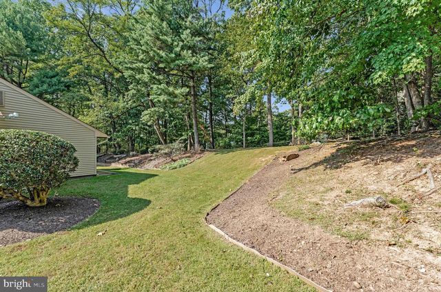 1526 LAUREL HILL RD, Vienna, VA 22182