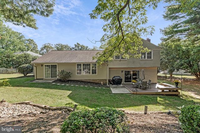 1526 LAUREL HILL RD, Vienna, VA 22182