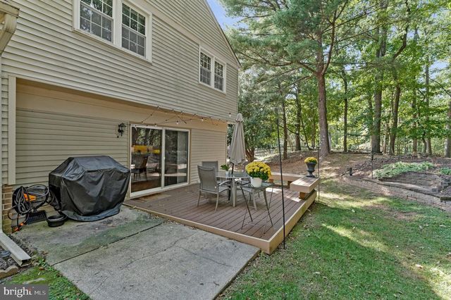 1526 LAUREL HILL RD, Vienna, VA 22182