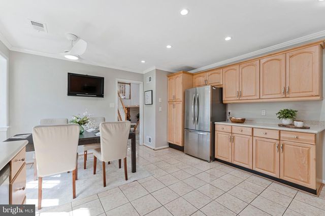 1526 LAUREL HILL RD, Vienna, VA 22182