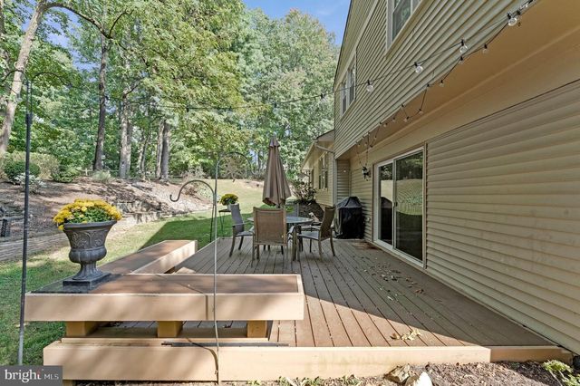 1526 LAUREL HILL RD, Vienna, VA 22182