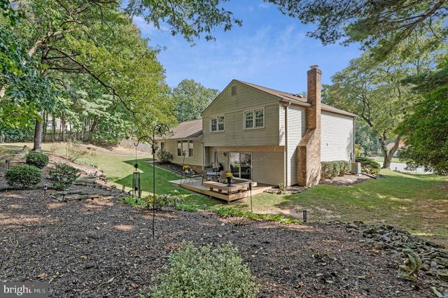 1526 LAUREL HILL RD, Vienna, VA 22182