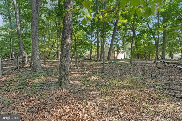 1526 LAUREL HILL RD, Vienna, VA 22182