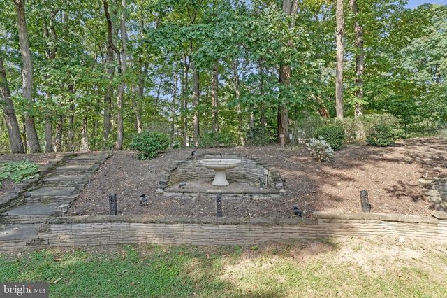 1526 LAUREL HILL RD, Vienna, VA 22182