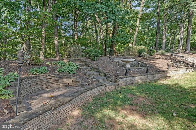 1526 LAUREL HILL RD, Vienna, VA 22182