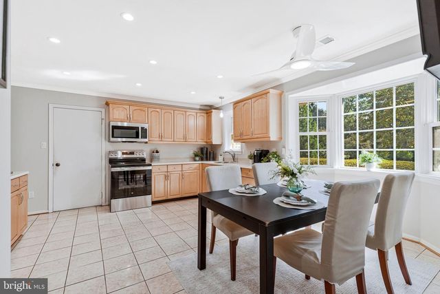 1526 LAUREL HILL RD, Vienna, VA 22182