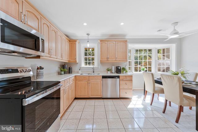 1526 LAUREL HILL RD, Vienna, VA 22182