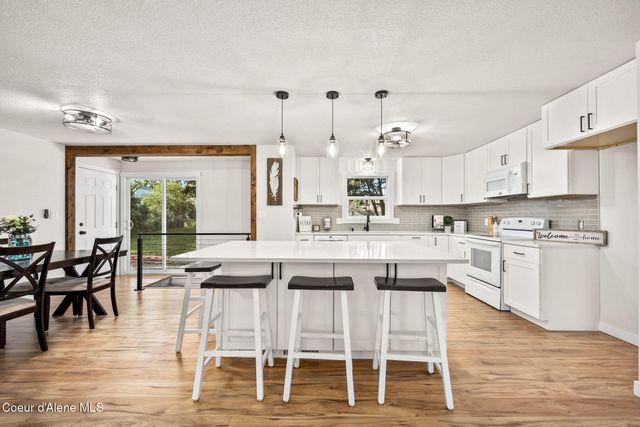 8582 W Larch ST, Rathdrum, ID 83858