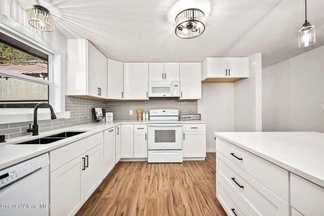 8582 W Larch ST, Rathdrum, ID 83858