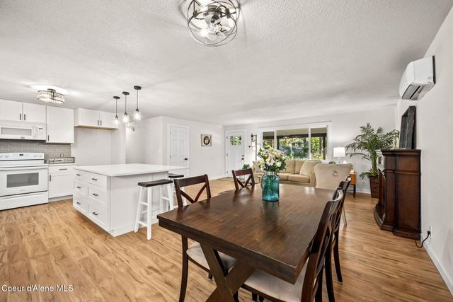 8582 W Larch ST, Rathdrum, ID 83858