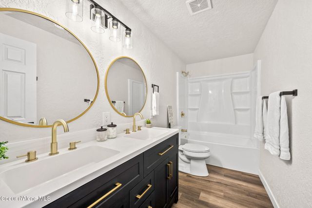 8582 W Larch ST, Rathdrum, ID 83858
