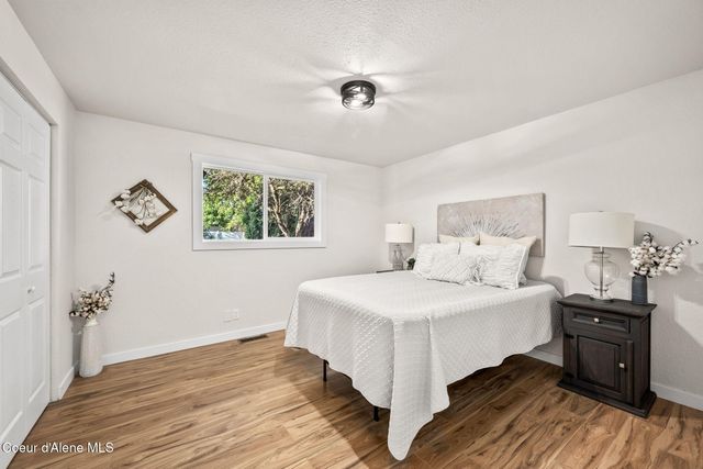 8582 W Larch ST, Rathdrum, ID 83858
