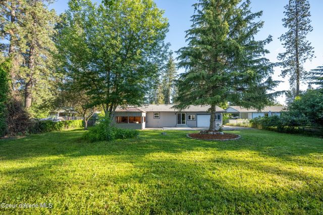 8582 W Larch ST, Rathdrum, ID 83858