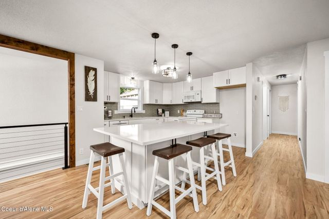 8582 W Larch ST, Rathdrum, ID 83858